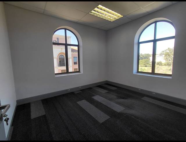 134M² OFFICE TO LET IN MAGALIESSIG